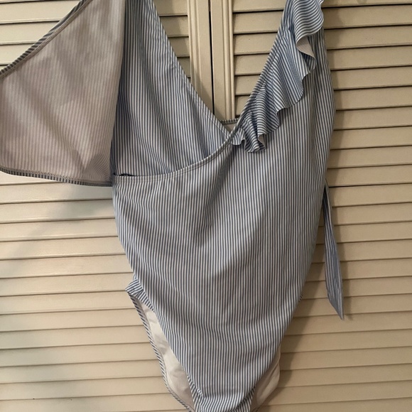 Kindred Bravely Maternity & Nursing Swimsuit - Size Medium Busty - Picture 8 of 8